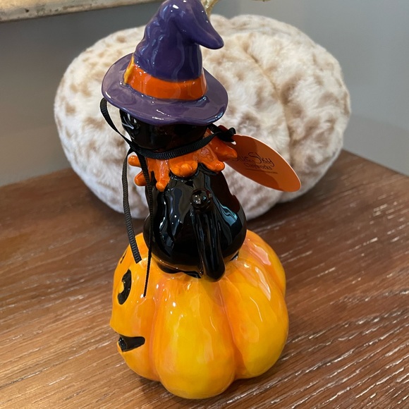 BLUE SKY CLAYWORKS HALLOWEEN 2023 BLACK CAT PERCHED ON PUMPKIN - Picture 6 of 7